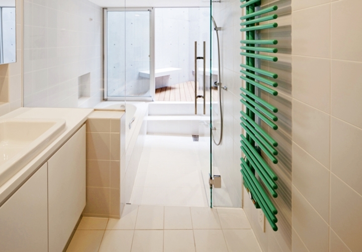 ドライエリアに連続する浴室