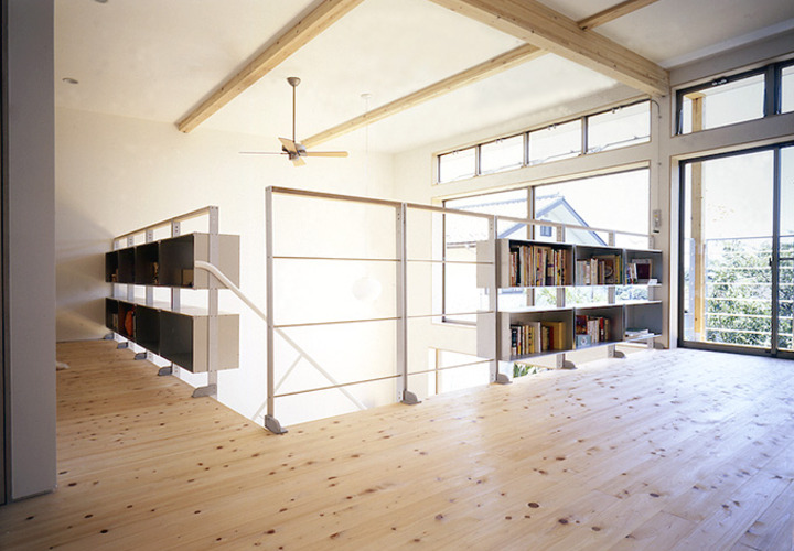 アルミパーツを活用した組み替え可能な収納システム