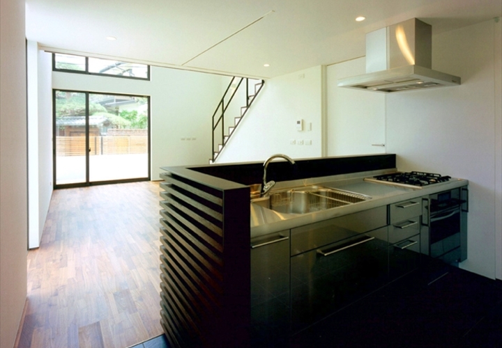 シンプルにすっきりとまとめたキッチン