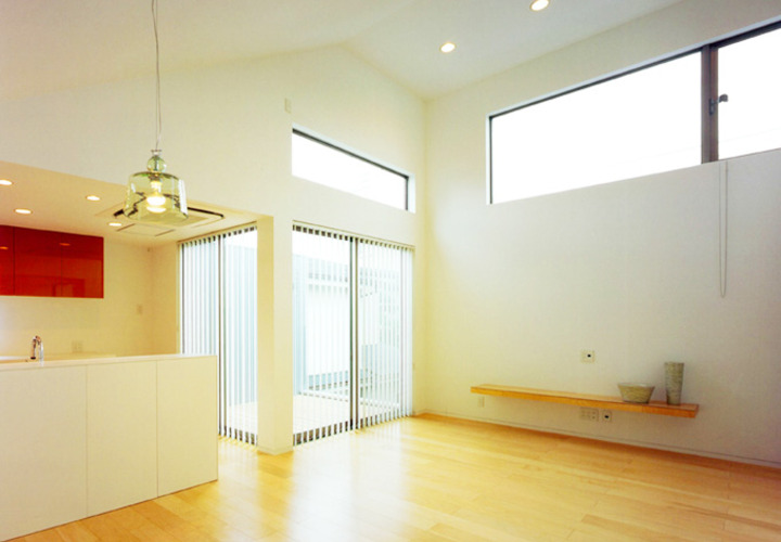 リビングの隅を切り取る形のバルコニー