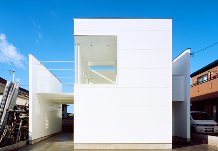 全面道路から見た外観