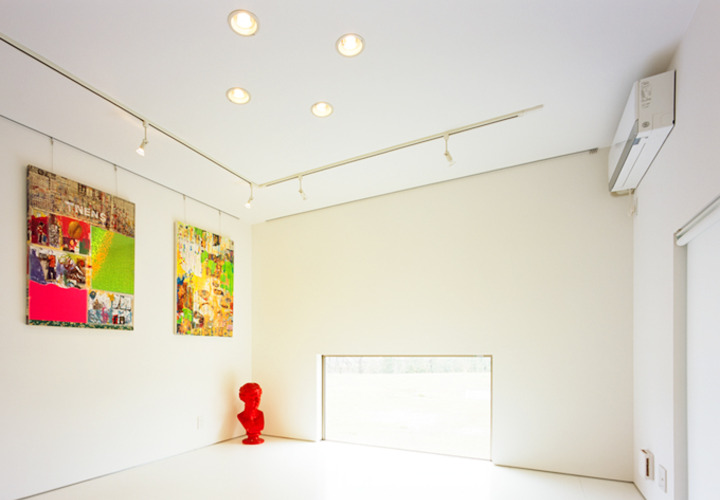 シンプルモダンなアートスペース