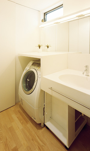 コンパクトに配置した洗面スペース