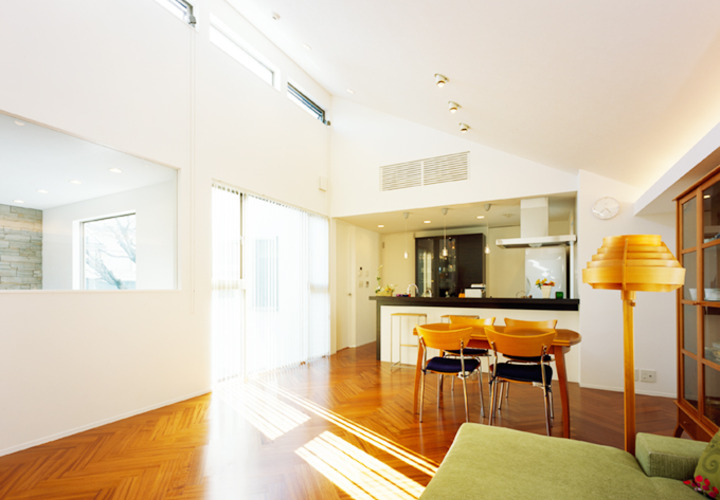 明るく開放感のあるリビング