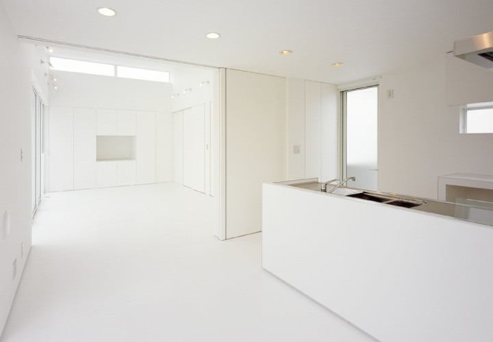 ダイニングスペース隣のリビング