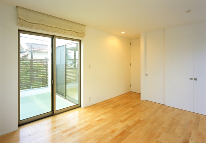 バルコニーからの光を取り入れる部屋