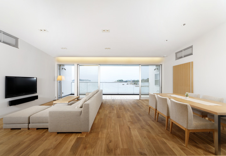 時の経つのを忘れてしまいそうな眺望を持つ、ダイニング・リビング