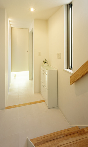 吹き抜けの玄関ホール