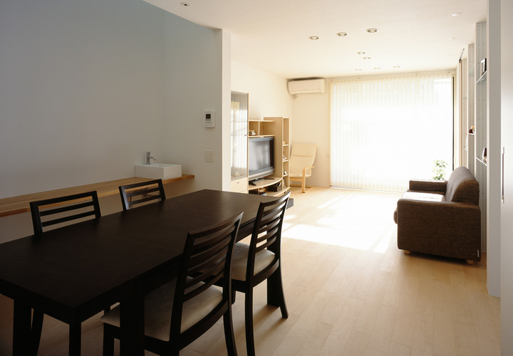 リビング・ダイニングに手洗い場所を設け、いつでも家族を感じる場所に