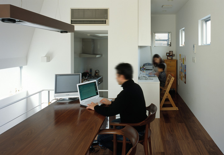 家族の様子が常に感じ取れる、キッチン・ダイニング＋ワークスペース