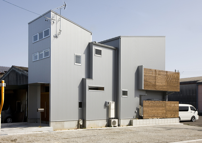 ラッパ型の狭小住宅