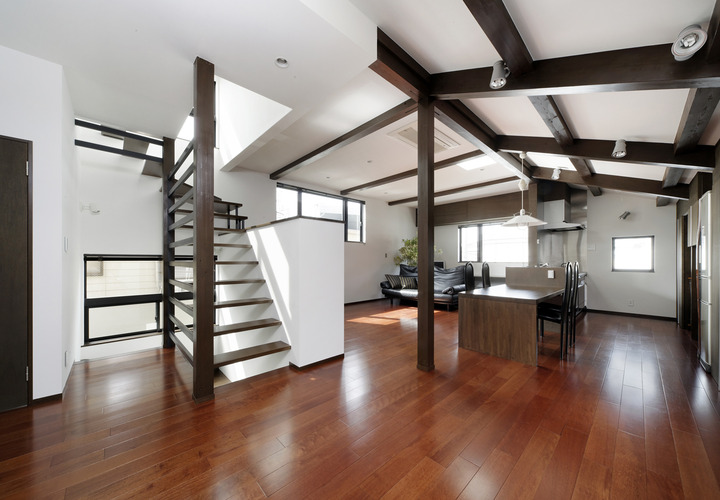 SE構法を活かした、上質な面持ちのある大空間が心地よいLDK