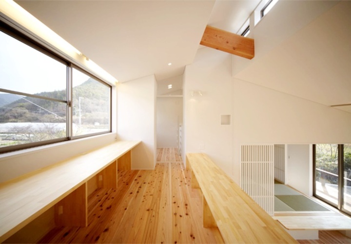 半階上がったデスクスペース