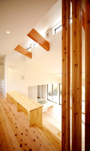 子供室よりデスクスペースを見る