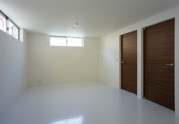 防犯を意識し、トップライトからの光で明るさを得る子供部屋