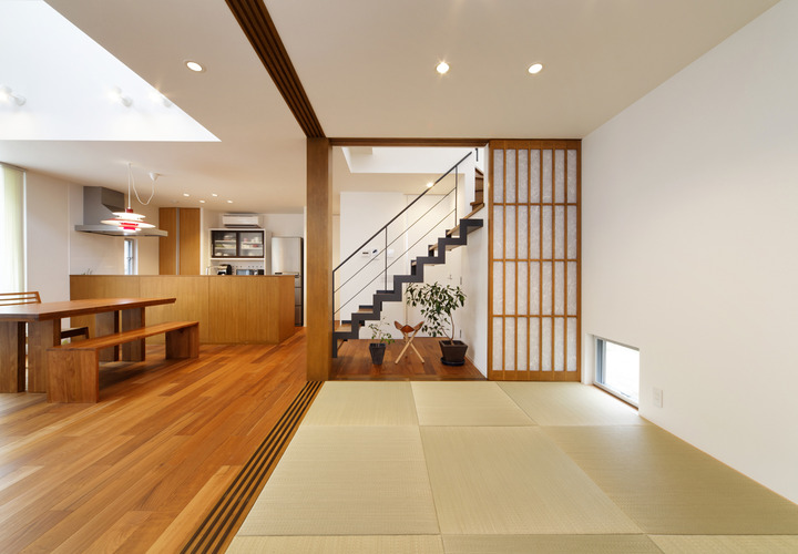 フローリングとフロアラインが揃っている、使用用途によって大開口にできる和室