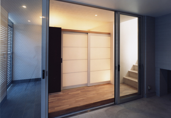 ガレージからも行き来ができる、フロアラインが低めに設計されたセカンド玄関