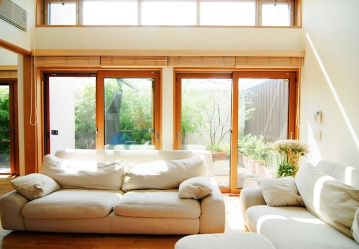 高窓より望む空