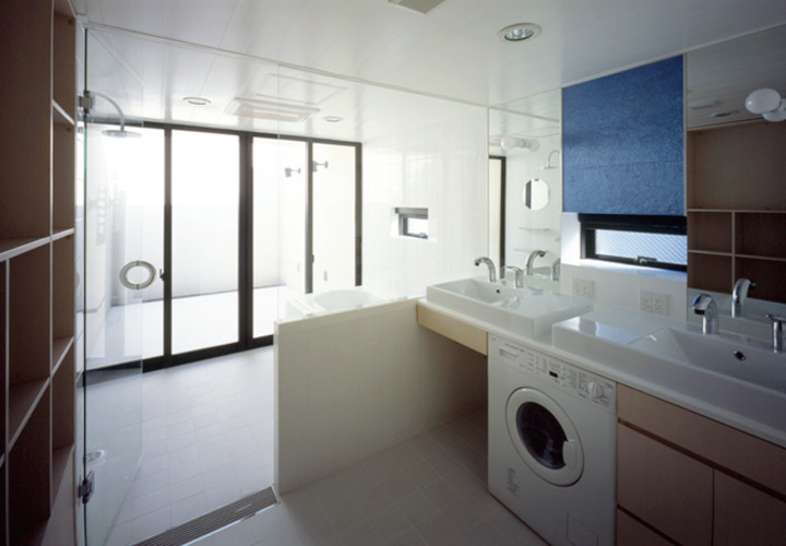 テラスに出られる浴室