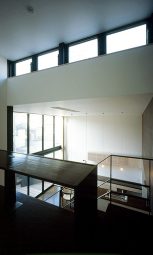 家の最も高いところに、換気も兼ねたハイサイド