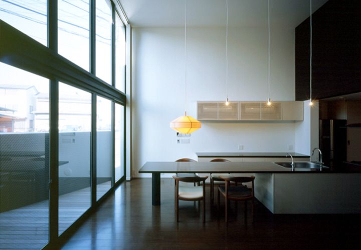テラスとひと続きの広がりのあるダイニングキッチン