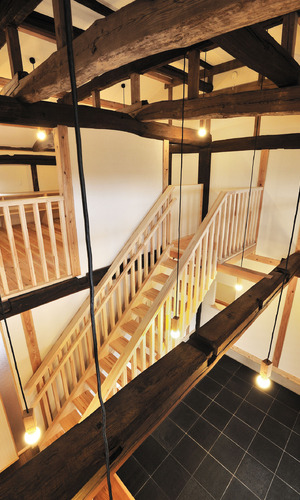 吹き抜け照明の選定