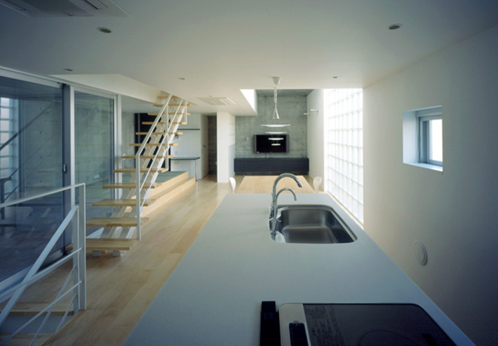 キッチンから見るリビング・ダイニング