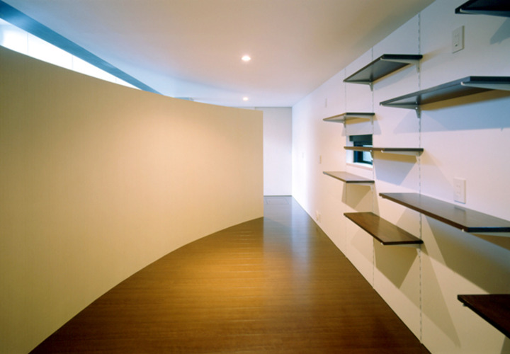 湾曲した壁の内側は、ホビールーム