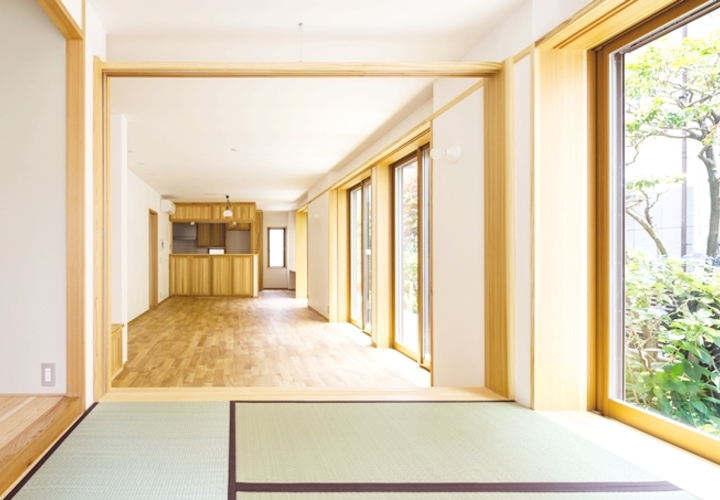 無垢の木と本漆喰と和紙張り