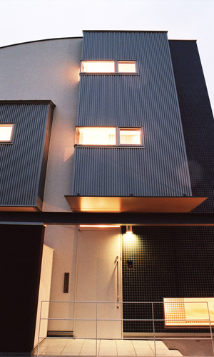 異素材の組み合わせが、個性的なデザインをさらに魅力的にさせる外観