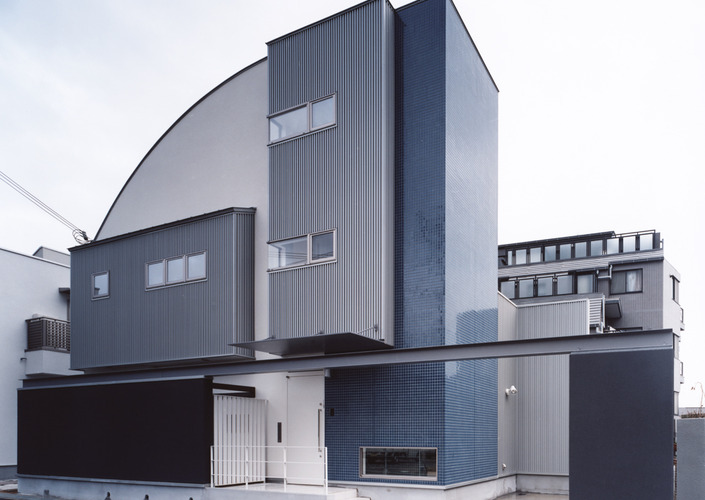 アール屋根のデザイナーズ住宅