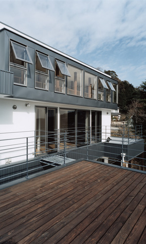 神戸の街を一望できる、憧れの屋上デッキテラス