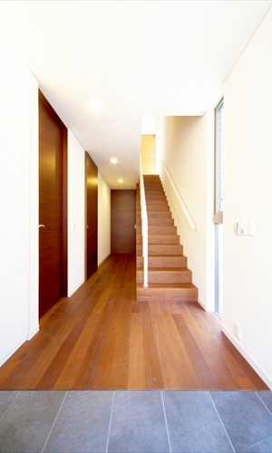 広々とした玄関