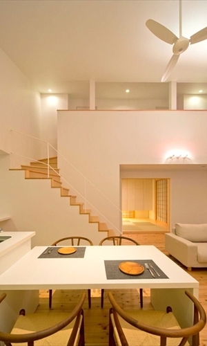 生活空間を包む大空間のリビング