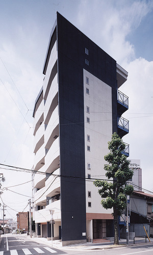 ALCデザインパネルと吹付の色のみでデザインされた気鋭な外観