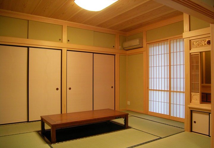 仏壇のある和室