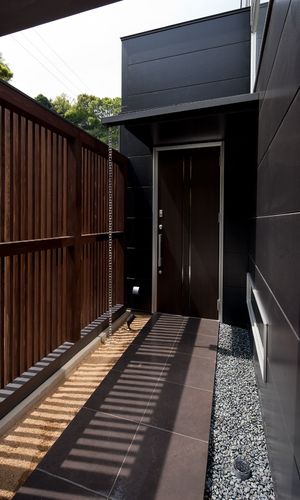 玄関への路地空間