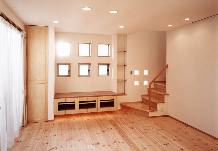 造作家具・収納も木を中心にデザインした自然を感じるリビング