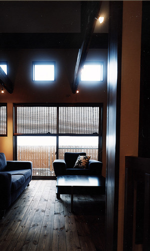 どこか懐かしい雰囲気を醸し出している、暗さを楽しむ究極のくつろぎ場所