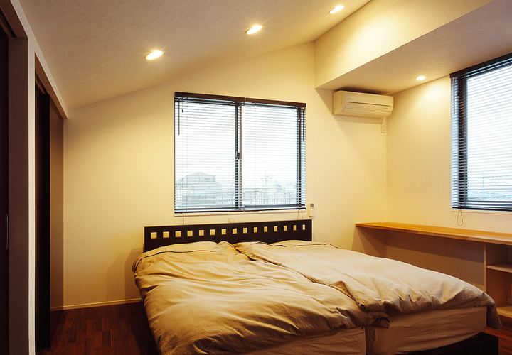 敷地条件を最大限引き出し魅力たっぷりの空間を実現させた、景色の良い寝室