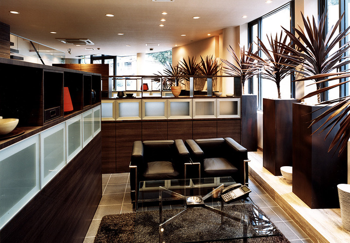 今までの不動産屋さんのイメージとは違った、落ち着きのある空間を目指した商談場所