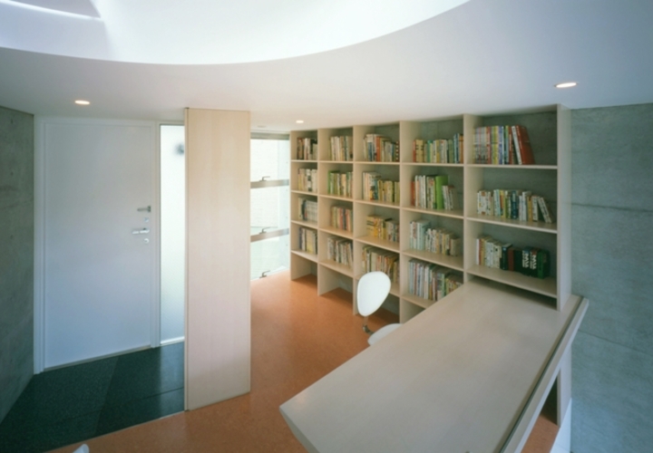 エントランス横の書斎