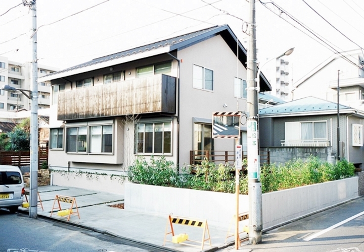 色味を抑えた優しい印象の外観