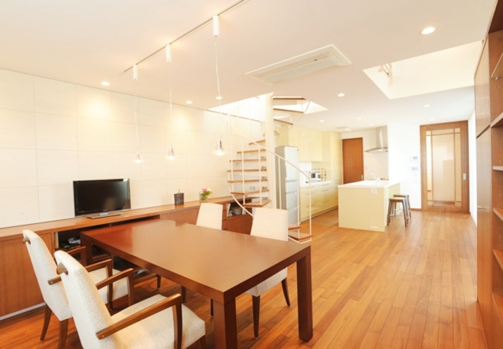 やんわりと空間を分ける螺旋階段