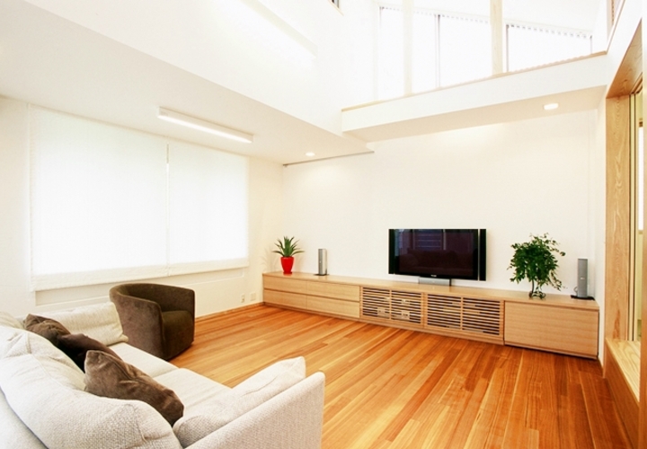 天井空間に変化を持たせたリビング