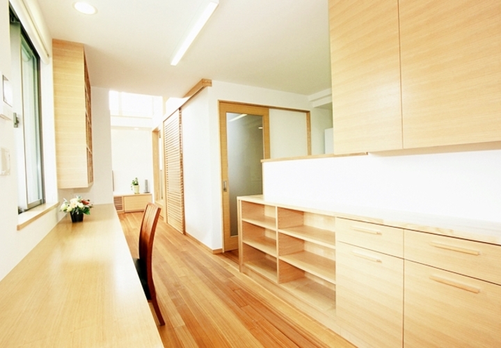 子どもの宿題を見ながら家事もはかどるワークスペース