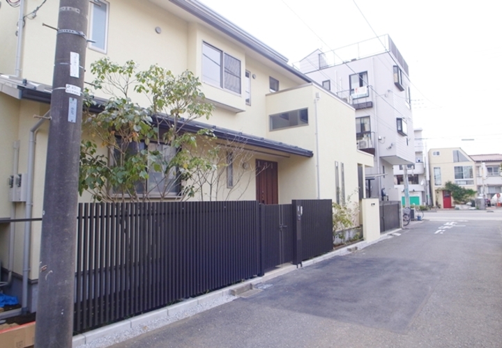 景観に馴染む道路側外観