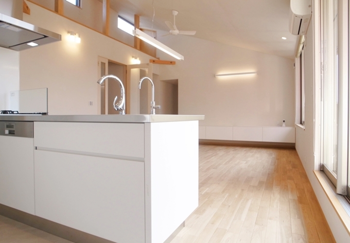 シンプルなホワイトキッチン