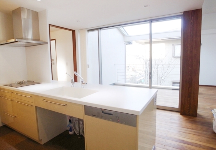 眺めの良いキッチンで家事も楽しく