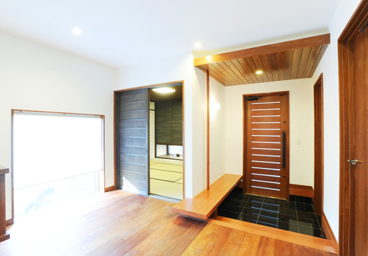 靴履きスペースのあるゆとりある玄関